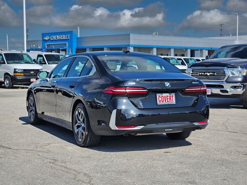 Used 2026 BMW 530i xDrive AWD/4WD image 5