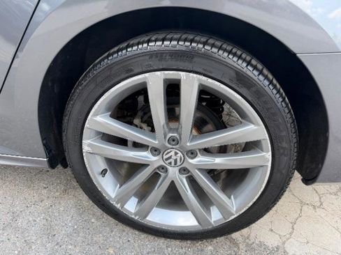 Used 2018 Volkswagen Passat 2.0T R-Line image 12