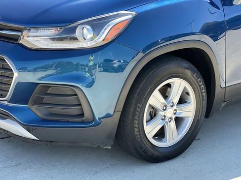 Used 2020 Chevrolet Trax LT w/ LT Convenience Package image 8
