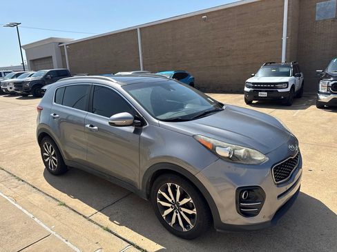 Used 2017 Kia Sportage EX w/ EX Technology Package FWD image 3
