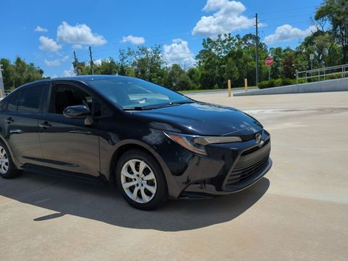 Used 2024 Toyota Corolla LE FWD image 3