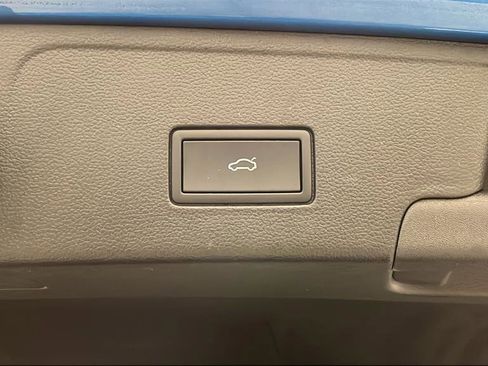 Used 2024 Volkswagen Atlas Cross Sport SEL R-Line AWD/4WD image 40