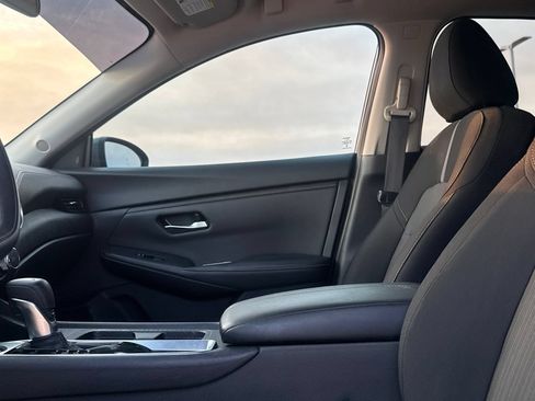 Used 2024 Nissan Sentra SV FWD image 39
