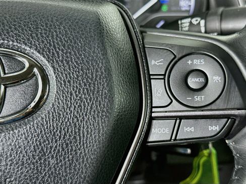 Used 2022 Toyota Camry SE FWD image 13
