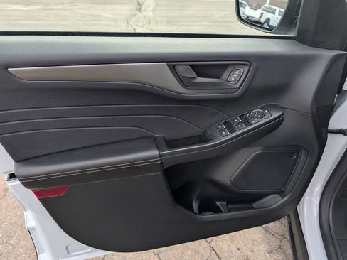 Certified 2025 Ford Escape Active w/ Cold Weather Package image 9