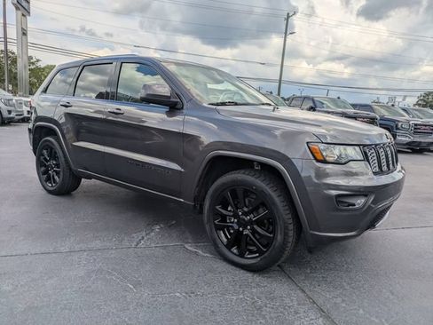 Used 2020 Jeep Grand Cherokee Altitude RWD image 3