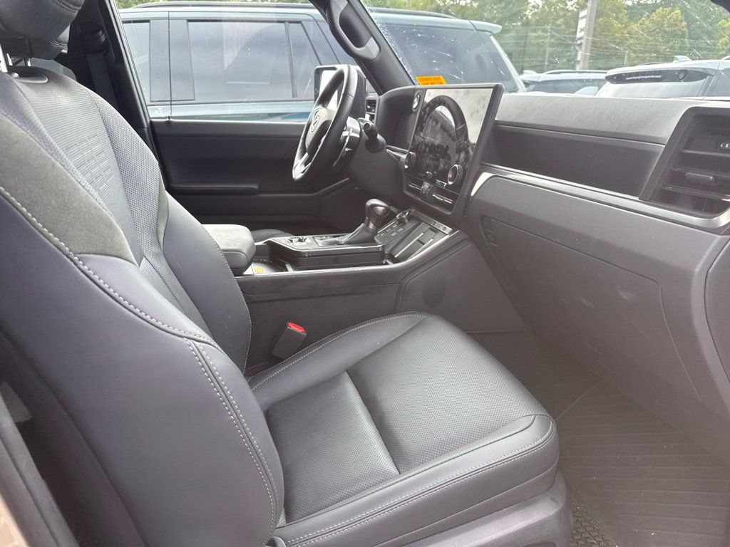 Used 2026 Lexus GX 550 AWD/4WD image 4