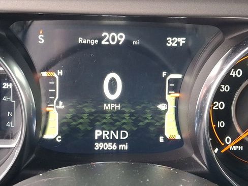 Used 2021 Jeep Gladiator Willys image 24