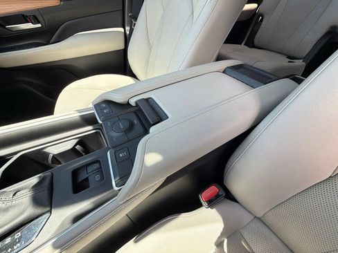 Used 2024 Toyota Grand Highlander AWD Hybrid image 21