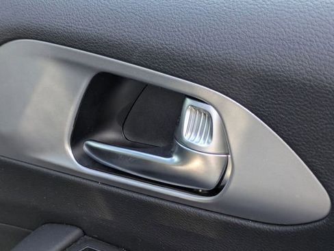 Used 2025 Chrysler Pacifica Limited FWD image 30