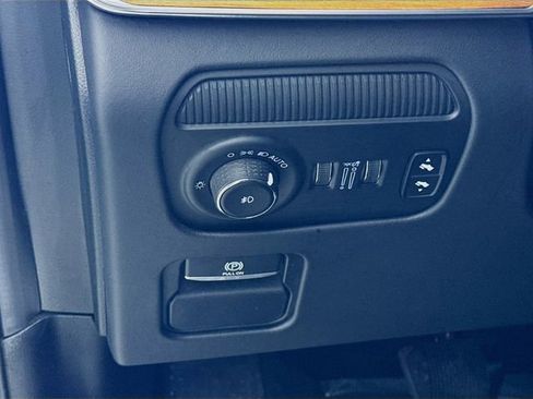 Used 2023 Jeep Grand Wagoneer Series III image 10