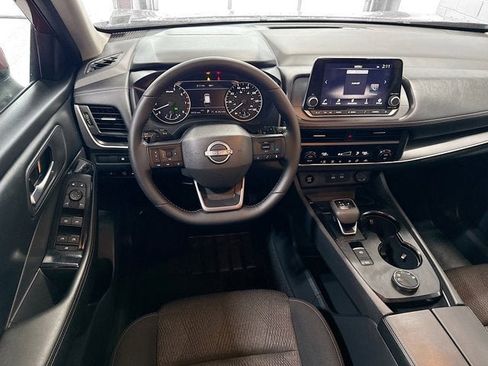 Certified 2025 Nissan Rogue SV image 18