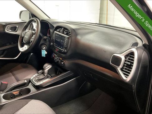 Used 2025 Kia Soul LX w/ LX Technology Package FWD image 19