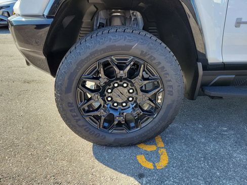 New 2026 GMC Hummer EV 4x4 Crew Cab image 3