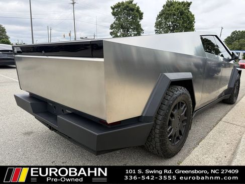 Used 2024 Tesla Cybertruck AWD Crew Cab image 32