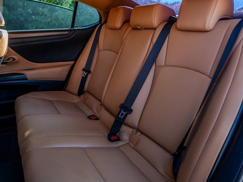 Used 2024 Lexus ES 300h w/ Premium Package FWD image 29