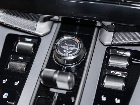 Used 2025 Aston Martin Vanquish image 34