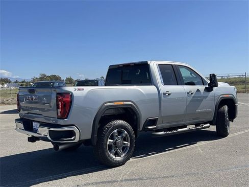 New 2026 GMC Sierra 2500 SLE w/ SLE Value Package; image 3