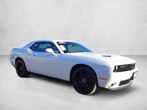 Used 2018 Dodge Challenger SXT Plus image 6