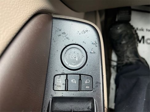 Used 2015 Chevrolet Suburban LT image 45