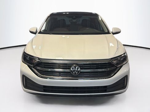 Used 2024 Volkswagen Jetta SEL FWD image 2