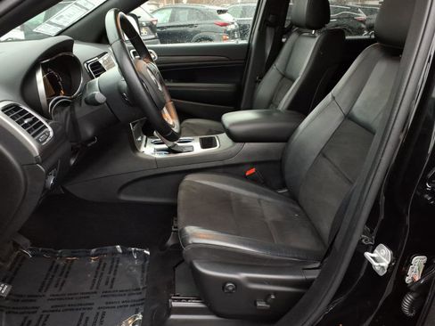 Used 2022 Jeep Grand Cherokee Laredo X image 4