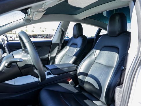 Used 2018 Tesla Model 3 Long Range image 17