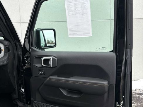 Used 2025 Jeep Wrangler Sahara image 10