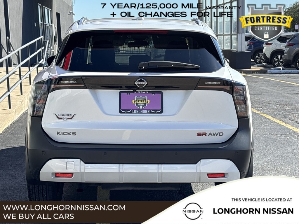 Used 2025 Nissan Kicks SR AWD/4WD image 4