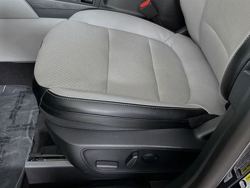 Used 2024 Ford Escape SE FWD image 30