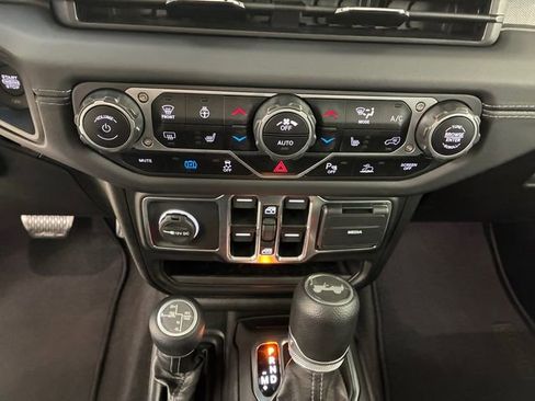 Used 2025 Jeep Wrangler Unlimited Sahara w/ Safety Group image 28