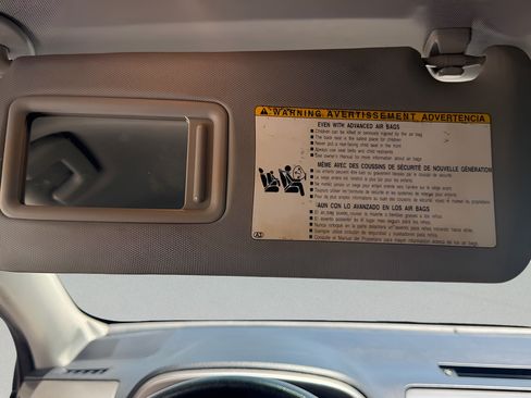 Used 2018 Toyota RAV4 LE FWD image 58