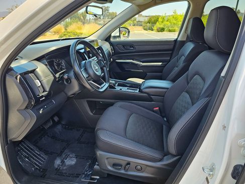 Used 2024 Nissan Pathfinder SV FWD image 16