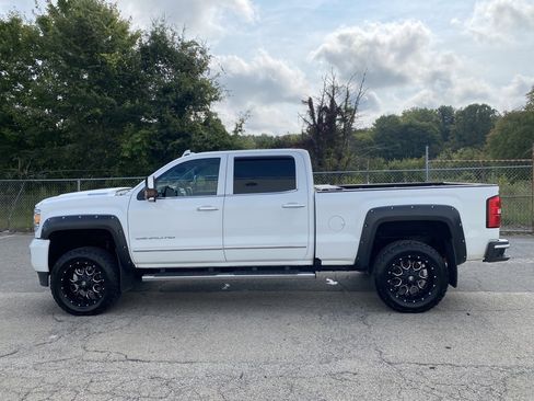 Used 2019 GMC Sierra 2500 Denali w/ Duramax Plus Package image 5