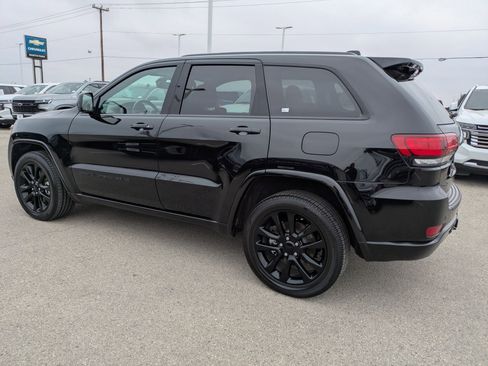 Used 2022 Jeep Grand Cherokee Laredo X image 6