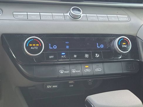 Used 2024 Hyundai Elantra SEL FWD image 30
