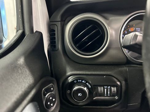 Used 2021 Jeep Wrangler Unlimited Sport image 17
