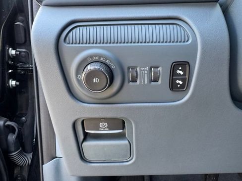 Used 2022 Jeep Grand Wagoneer Series III AWD/4WD image 27