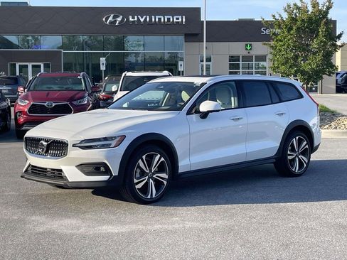 Used 2025 Volvo V60 B5 Cross Country Plus AWD/4WD image 24