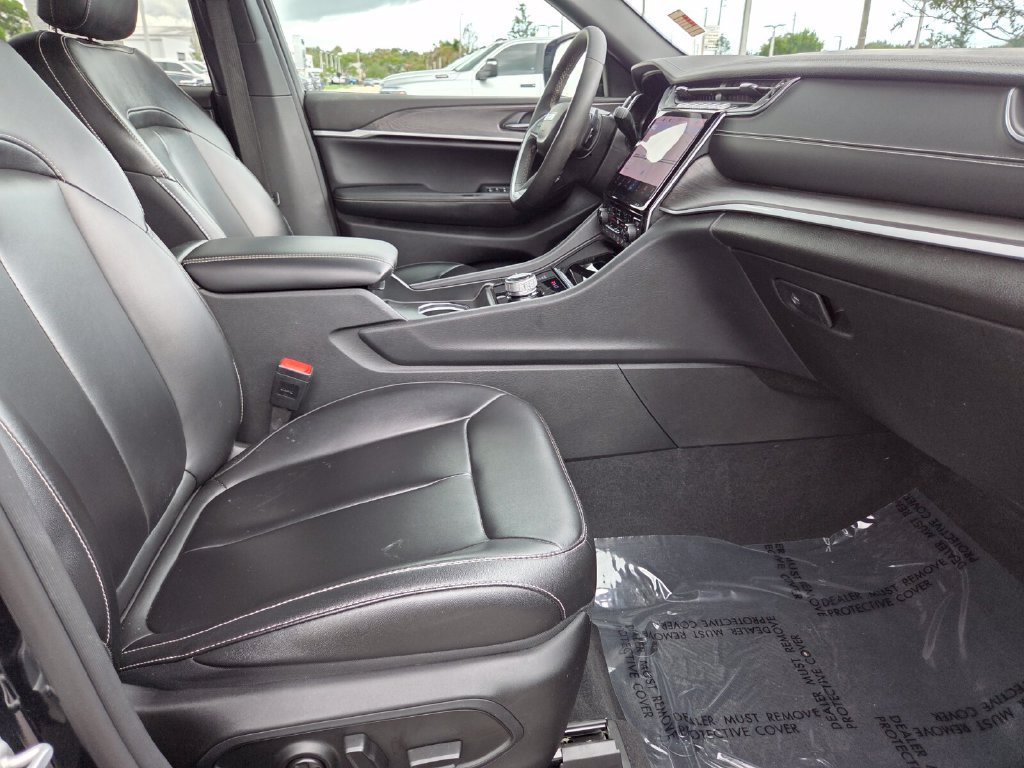 Used 2024 Jeep Grand Cherokee Limited AWD/4WD image 15