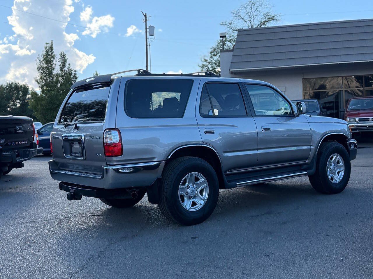 Used 2002 Toyota 4Runner SR5 AWD/4WD image 12