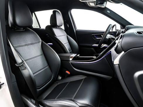 Certified 2025 Mercedes-Benz GLC 300 image 9