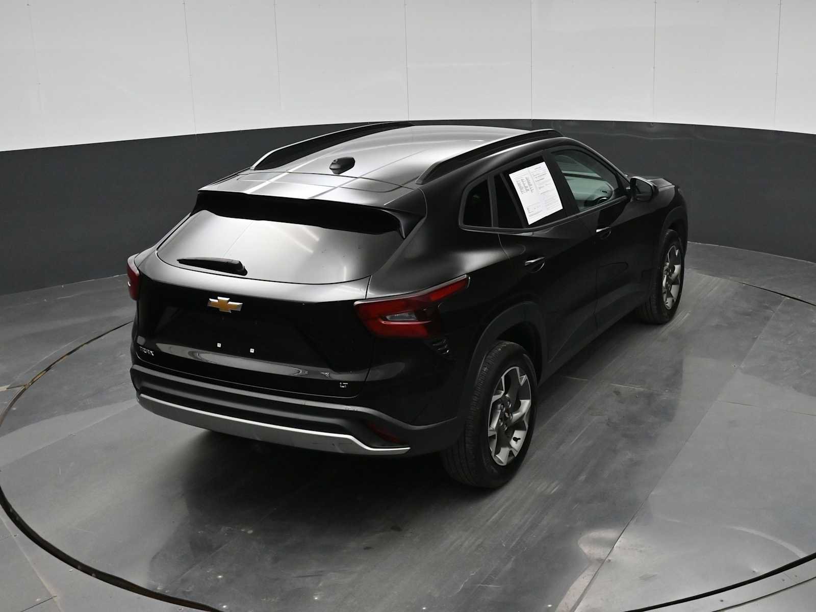Used 2025 Chevrolet Trax LT FWD image 32