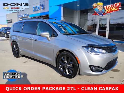 Used 2020 Chrysler Pacifica Touring-L w/ S Appearance Package image 1