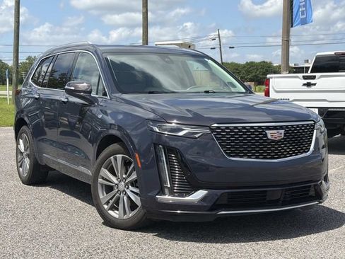 Used 2024 Cadillac XT6 Premium Luxury w/ Technology Package FWD image 2
