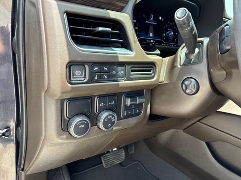 Used 2022 Chevrolet Tahoe LT w/ LT Signature Package RWD image 26