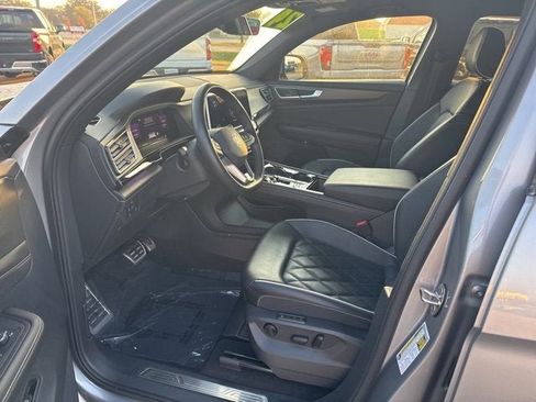 Used 2024 Volkswagen Atlas Cross Sport SEL Premium R-Line image 9