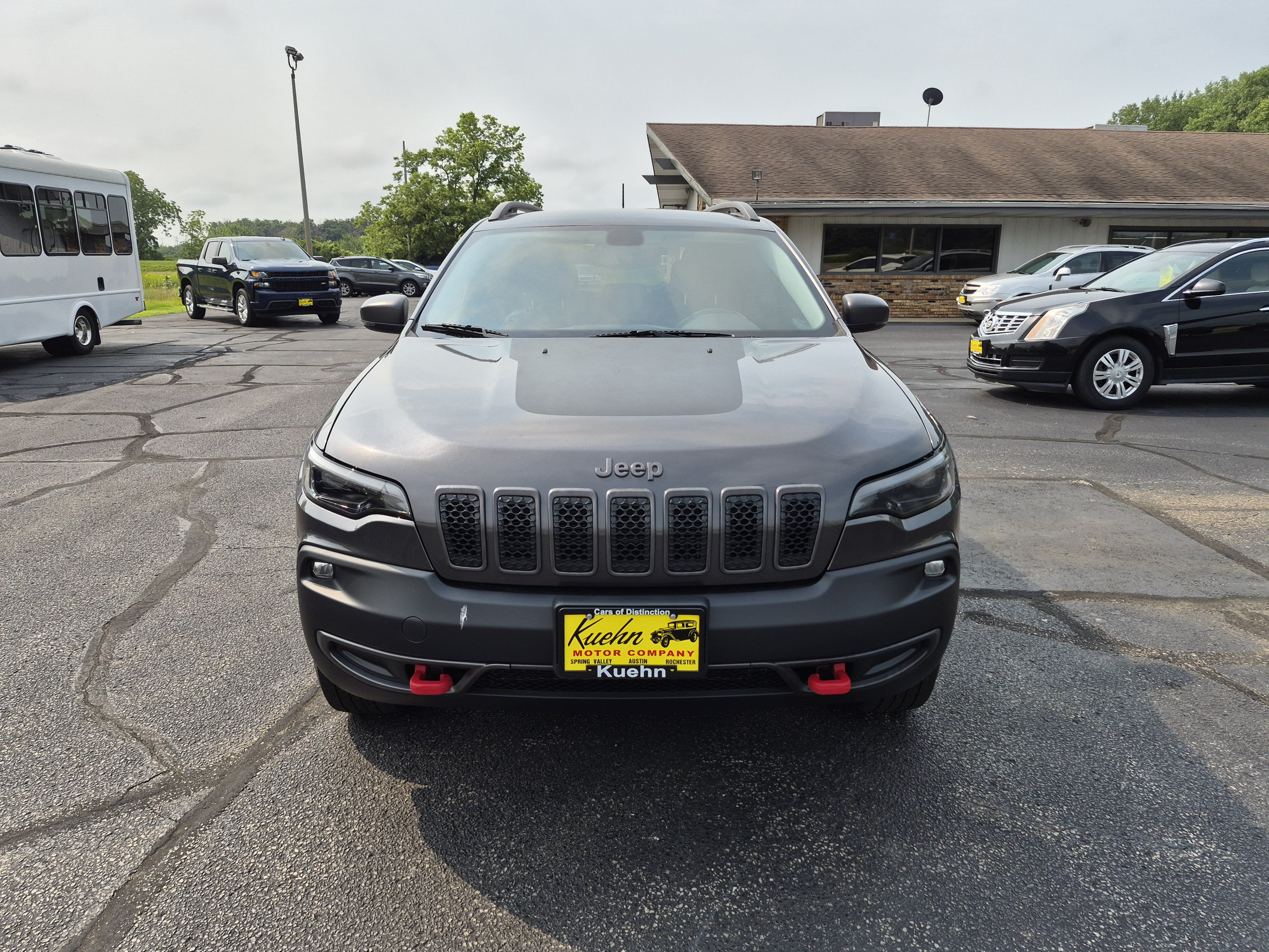 Used 2020 Jeep Cherokee Trailhawk AWD/4WD image 3