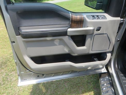 Used 2020 Ford F150 Lariat w/ Equipment Group 502A Luxury AWD/4WD image 11