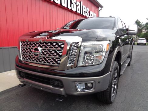 Used 2016 Nissan Titan Platinum Reserve AWD/4WD image 11